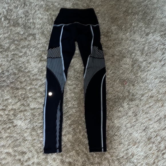 Lululemon Size 2 28’ Leggings - Picture 4 of 5